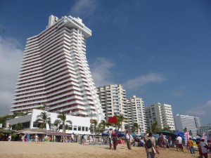 Crowne_Plaza_Hotel_in_Acapulco,_Mexico
