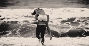 relationship-beach-black-and-white-boyfriend-Favim.com-664940_large