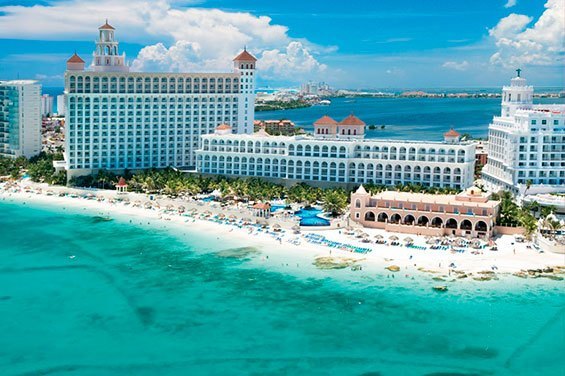 The Two Best Party Hotels In Cancun