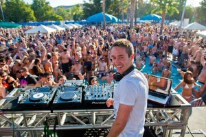 535680_527634260592553_804451577_n